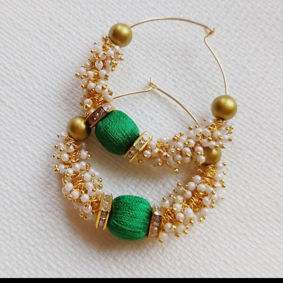 NWT hoop earrings - Picture 2 of 3